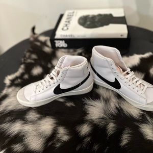 Nike Blazer Mid  77